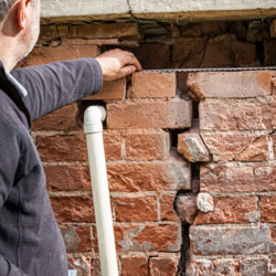 cracked wall surveyor